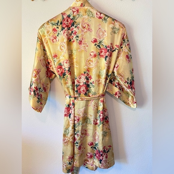 SOPHIA by DELICATES Silky Gold Robe with Floral Rose Print and Tie Belt, Medium - Picture 2 of 9